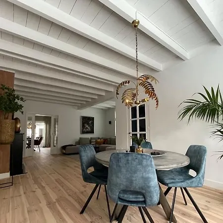 Stijlvolle Binnenstadswoning 2-5 Pers Holiday home