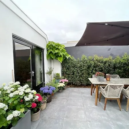 Stijlvolle Binnenstadswoning 2-5 Pers Holiday home *
