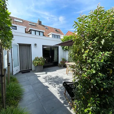 Stijlvolle Binnenstadswoning 2-5 Pers Holiday home Harderwijk